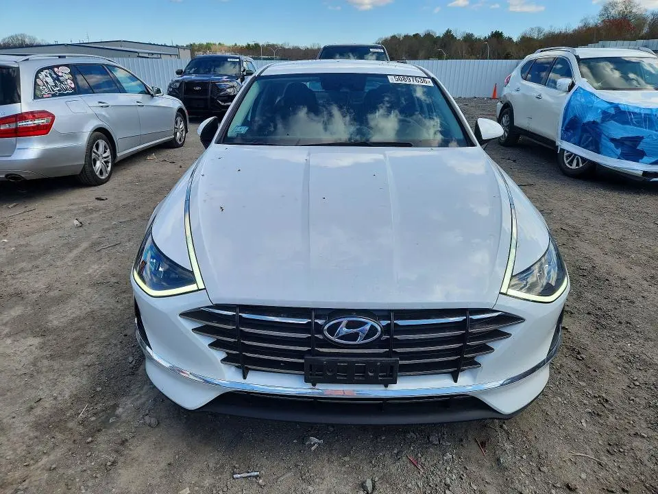 2022 HYUNDAI SONATA SE  