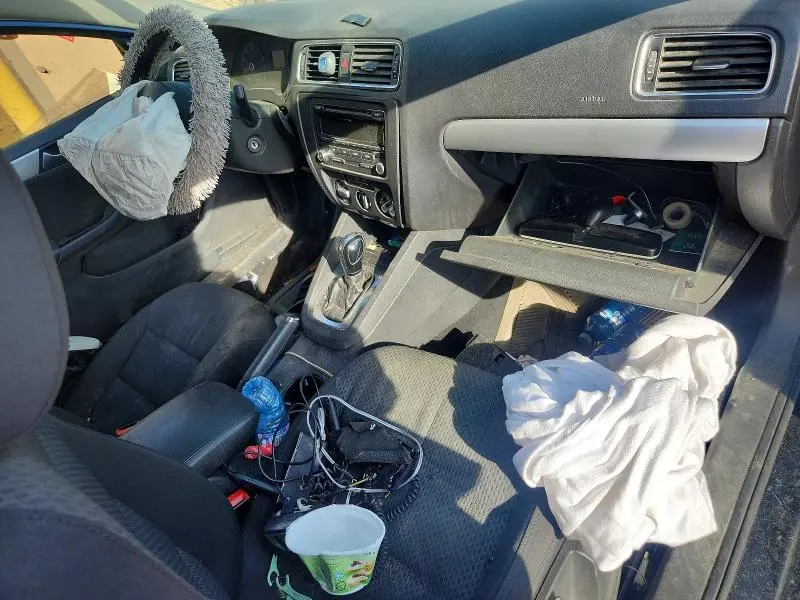 2013 VOLKSWAGEN JETTA SE  