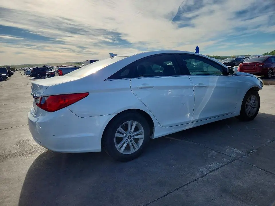 2011 HYUNDAI SONATA GLS  