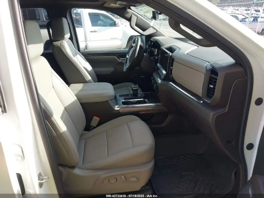 2025 CHEVROLET SILVERADO 1500 4WD  SHORT BED LTZ