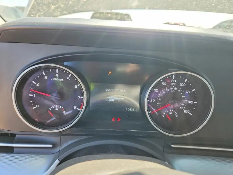 2023 KIA CARNIVAL LX  