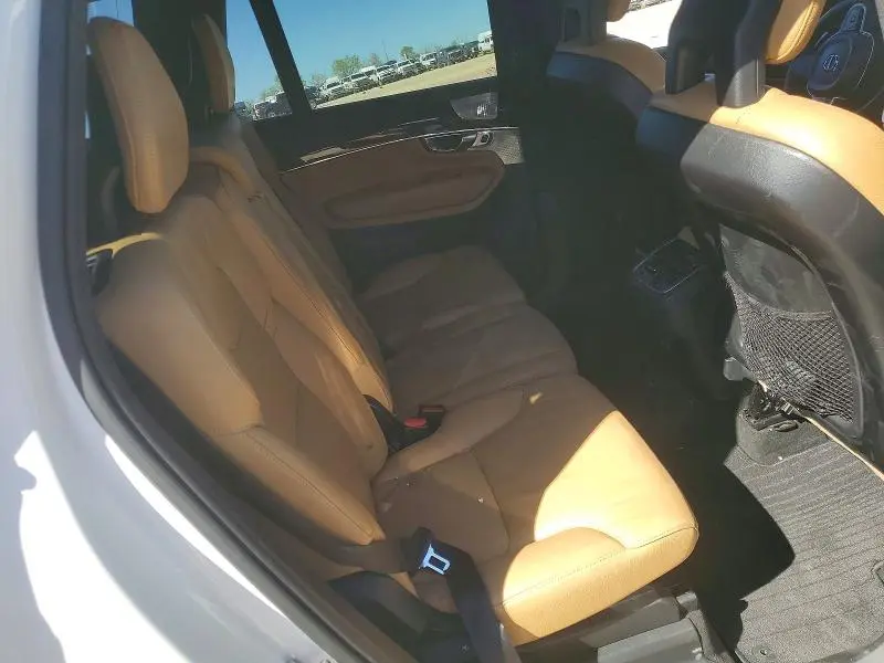 2017 VOLVO XC90 T6  