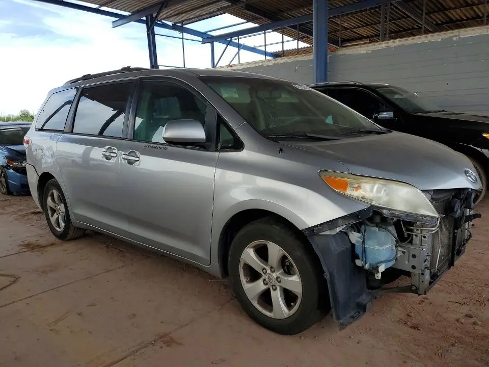 2011 TOYOTA SIENNA LE 8-PASSENGER  