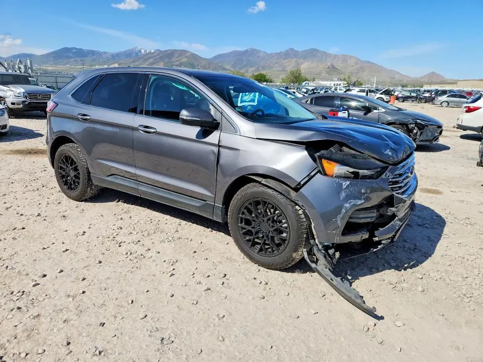 2022 FORD EDGE TITANIUM  