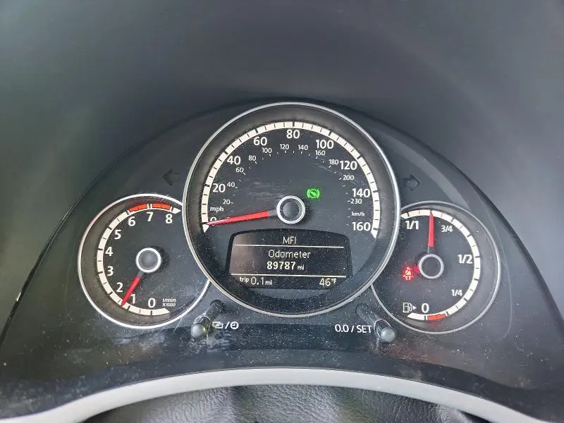 2016 VOLKSWAGEN BEETLE SE  