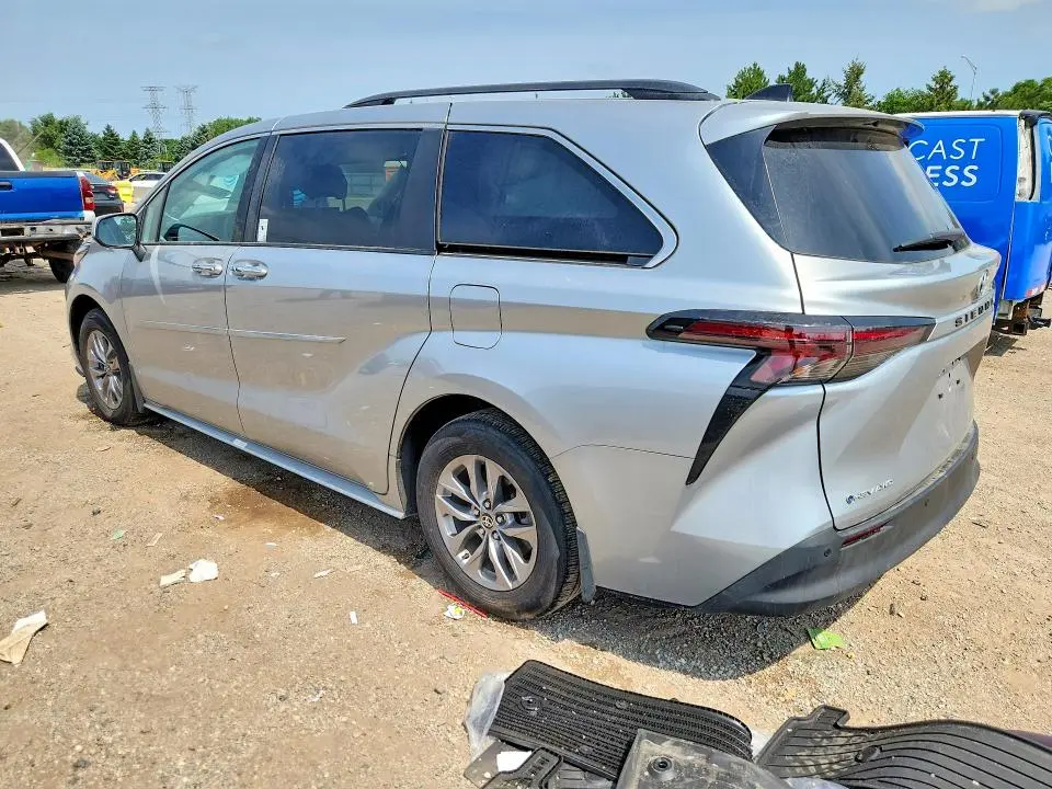 2025 TOYOTA SIENNA XLE 7-PASSENGER  