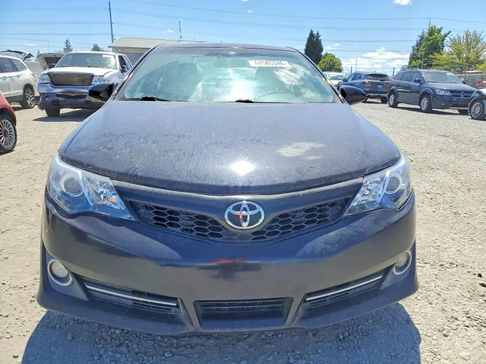 2013 TOYOTA CAMRY SE  
