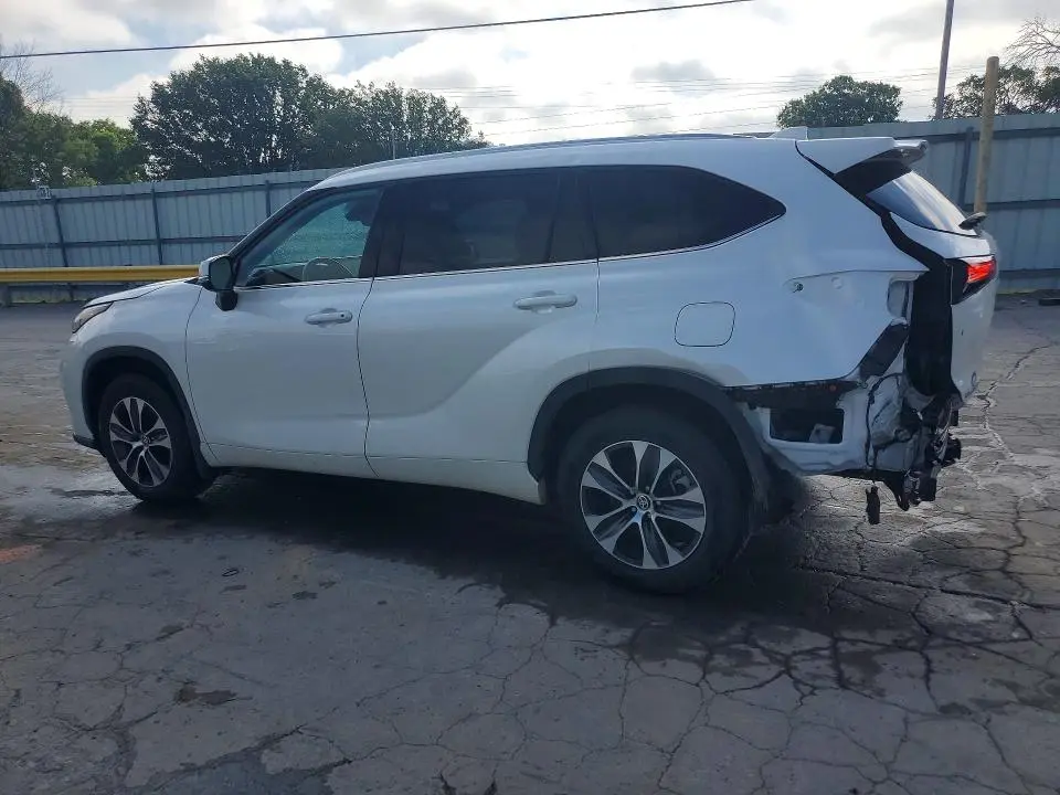 2021 TOYOTA HIGHLANDER XLE  
