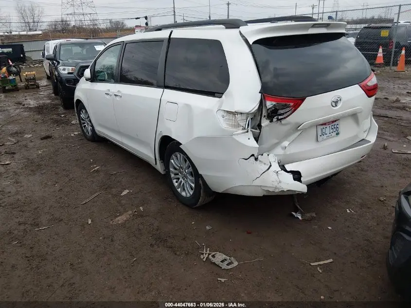 2016 TOYOTA SIENNA XLE 8 PASSENGER