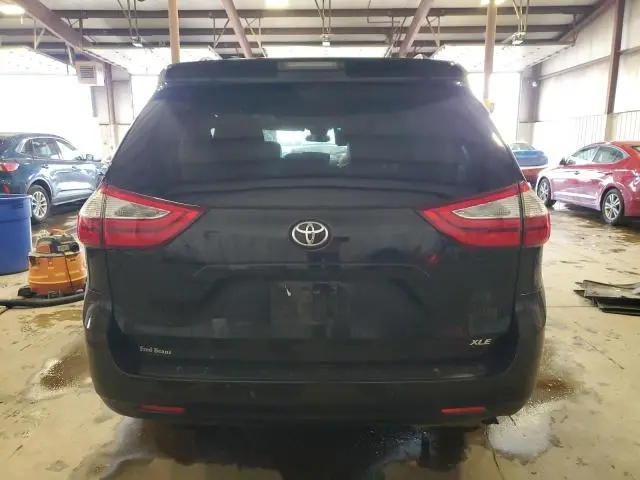 2017 TOYOTA SIENNA XLE  
