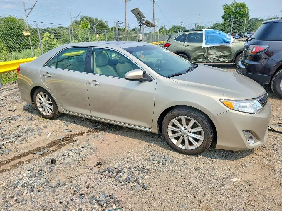 2014 TOYOTA CAMRY XLE  