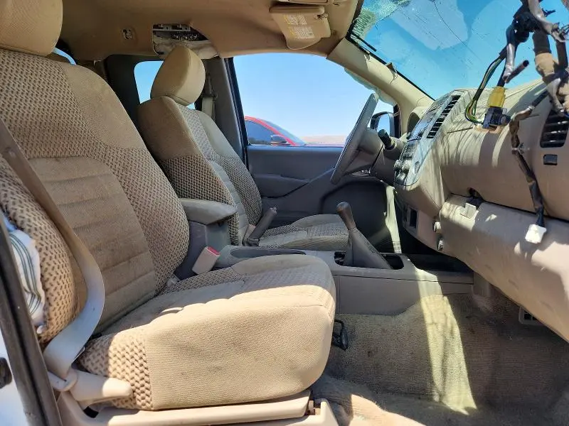 2017 NISSAN FRONTIER SV  