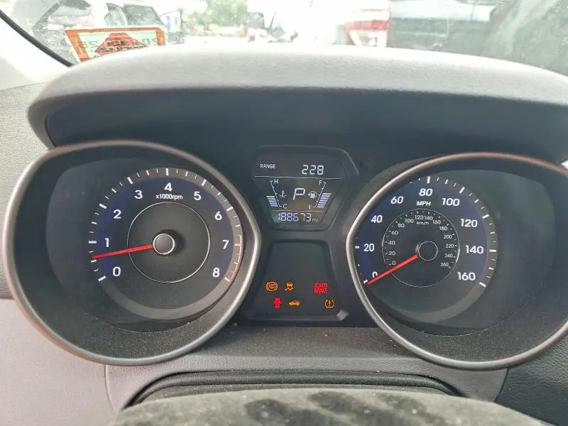 2014 HYUNDAI ELANTRA SE  