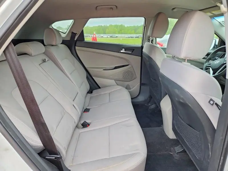 2020 HYUNDAI TUCSON SE  