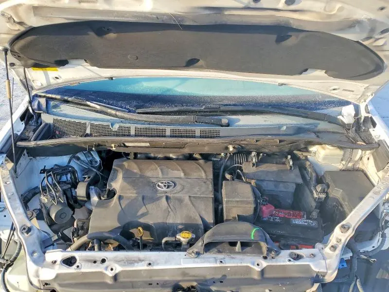 2011 TOYOTA SIENNA LE  