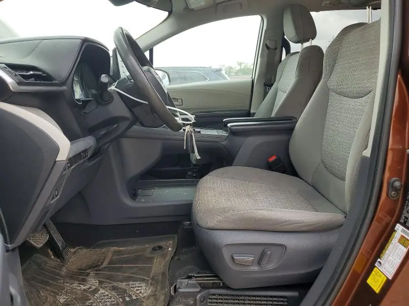 2021 TOYOTA SIENNA LE 8-PASSENGER  