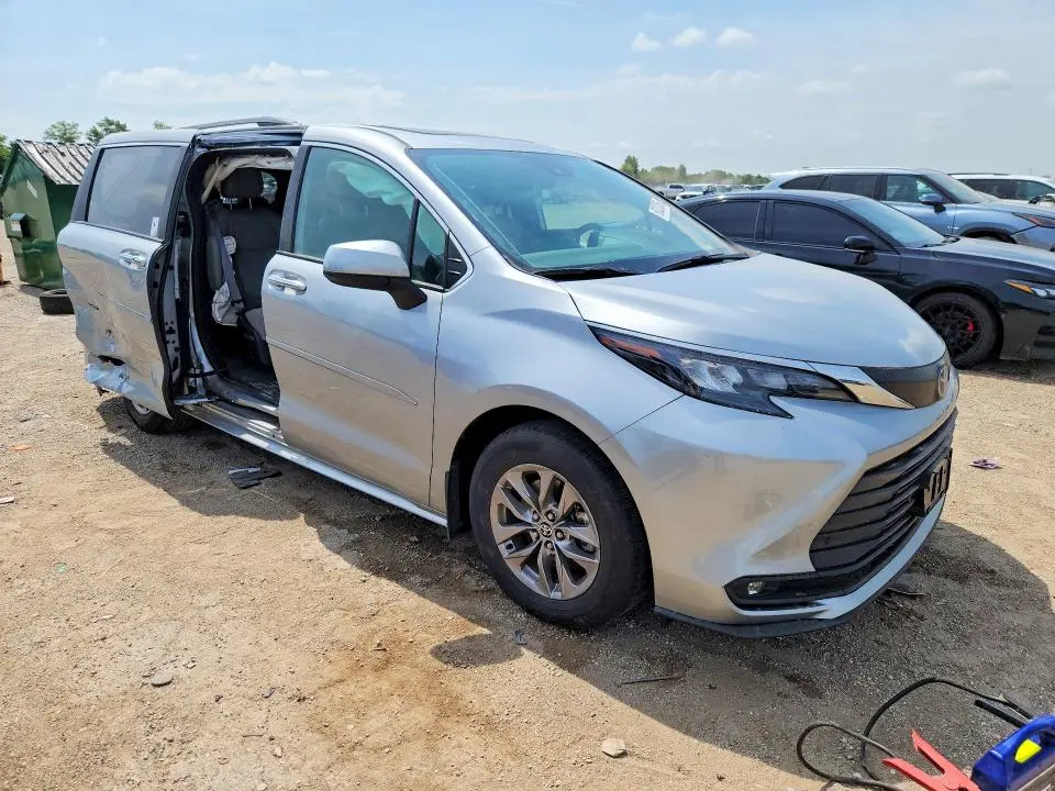 2025 TOYOTA SIENNA XLE 7-PASSENGER  
