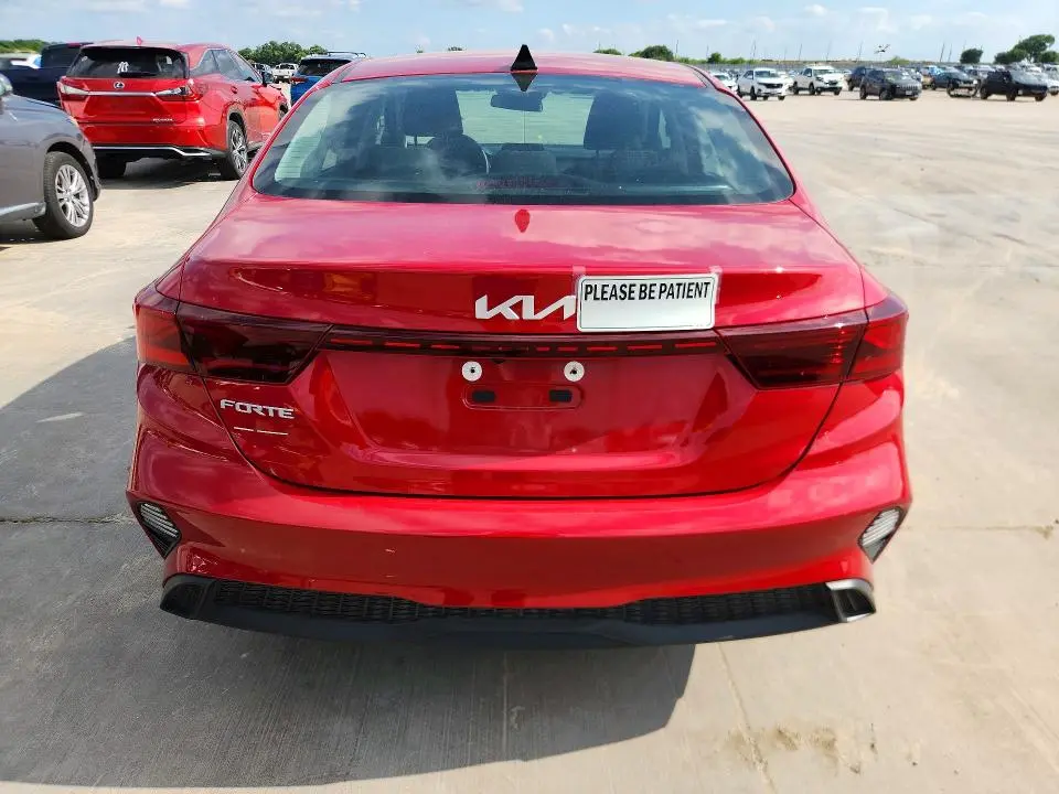 2024 KIA FORTE LXS  