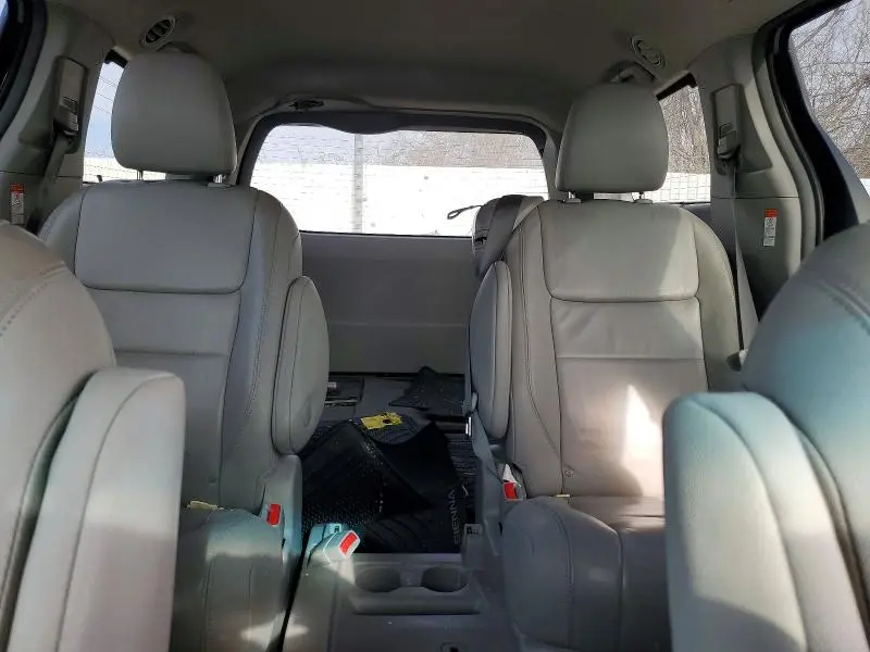 2017 TOYOTA SIENNA   