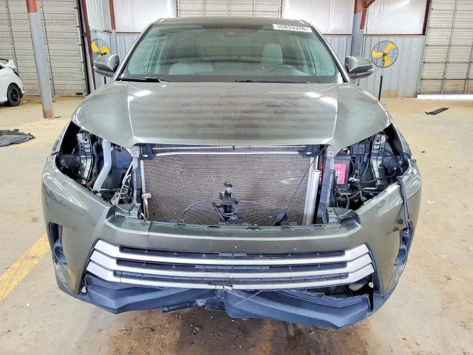 2019 TOYOTA HIGHLANDER LE  