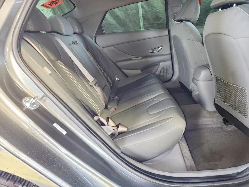 2025 HYUNDAI ELANTRA SEL  