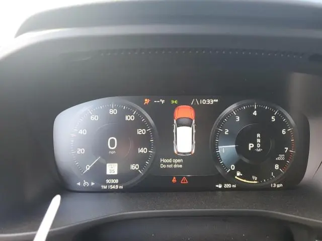 2022 VOLVO XC40 T4 MOMENTUM  