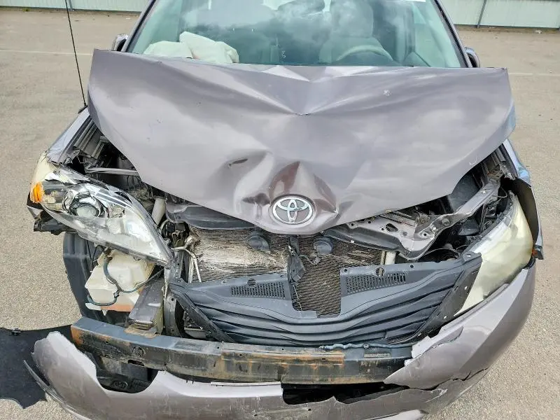 2013 TOYOTA SIENNA   