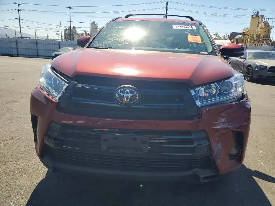 2019 TOYOTA HIGHLANDER SE  