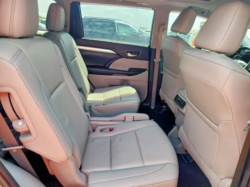 2019 TOYOTA HIGHLANDER XLE  