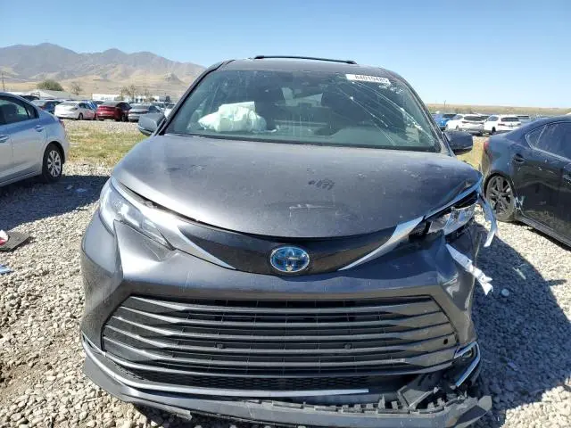 2025 TOYOTA SIENNA LIMITED  