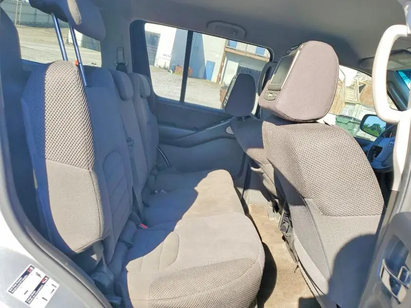 2011 NISSAN PATHFINDER S  