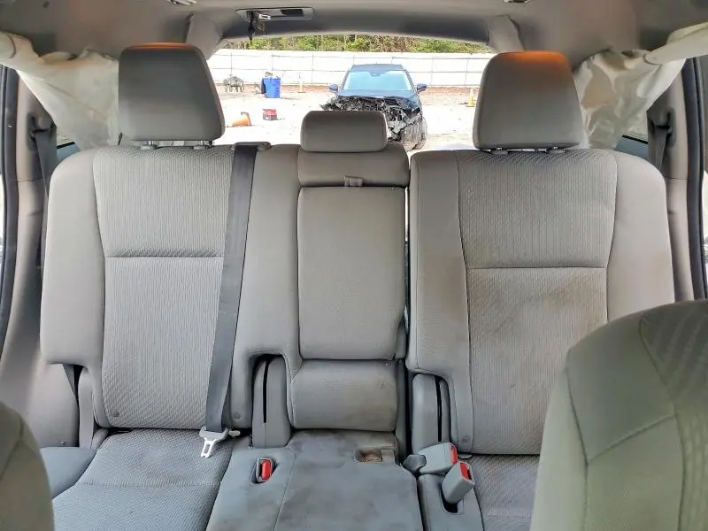 2016 TOYOTA HIGHLANDER LE  