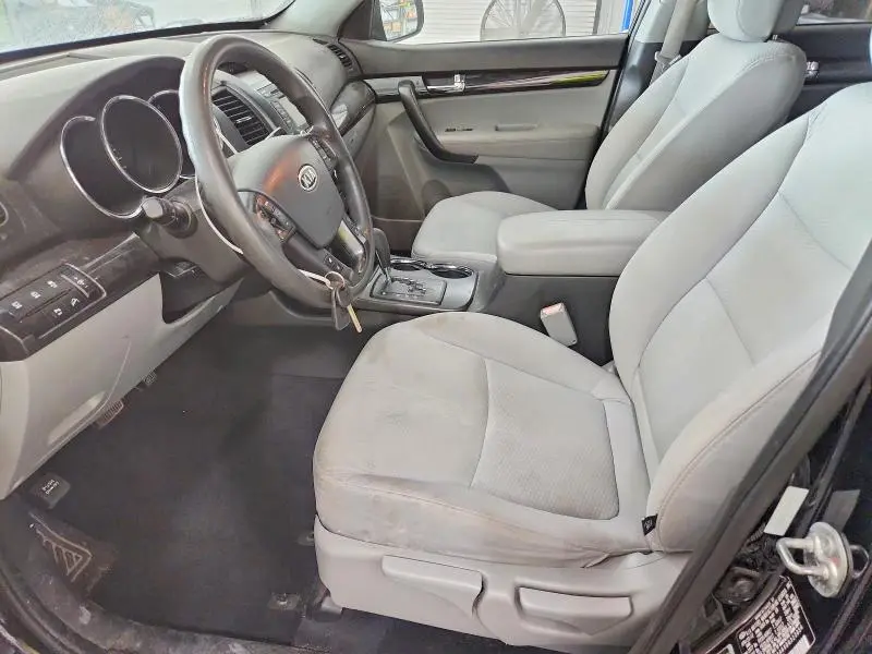 2013 KIA SORENTO LX  