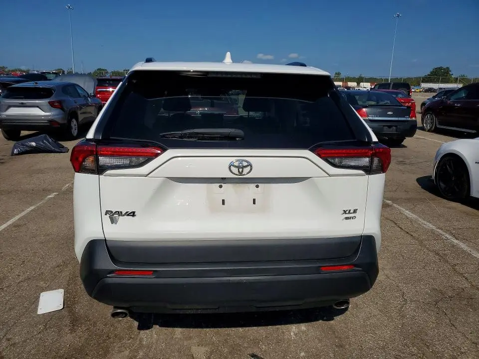 2023 TOYOTA RAV4 XLE  
