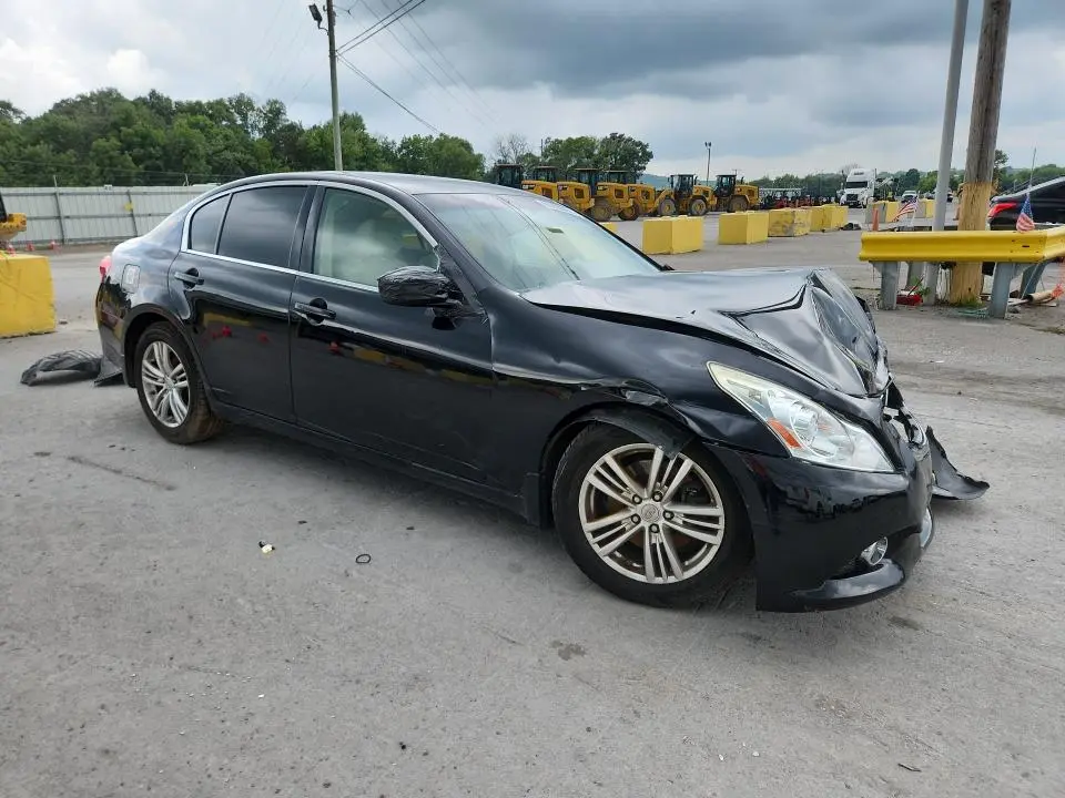 2015 INFINITI Q40 BASE  
