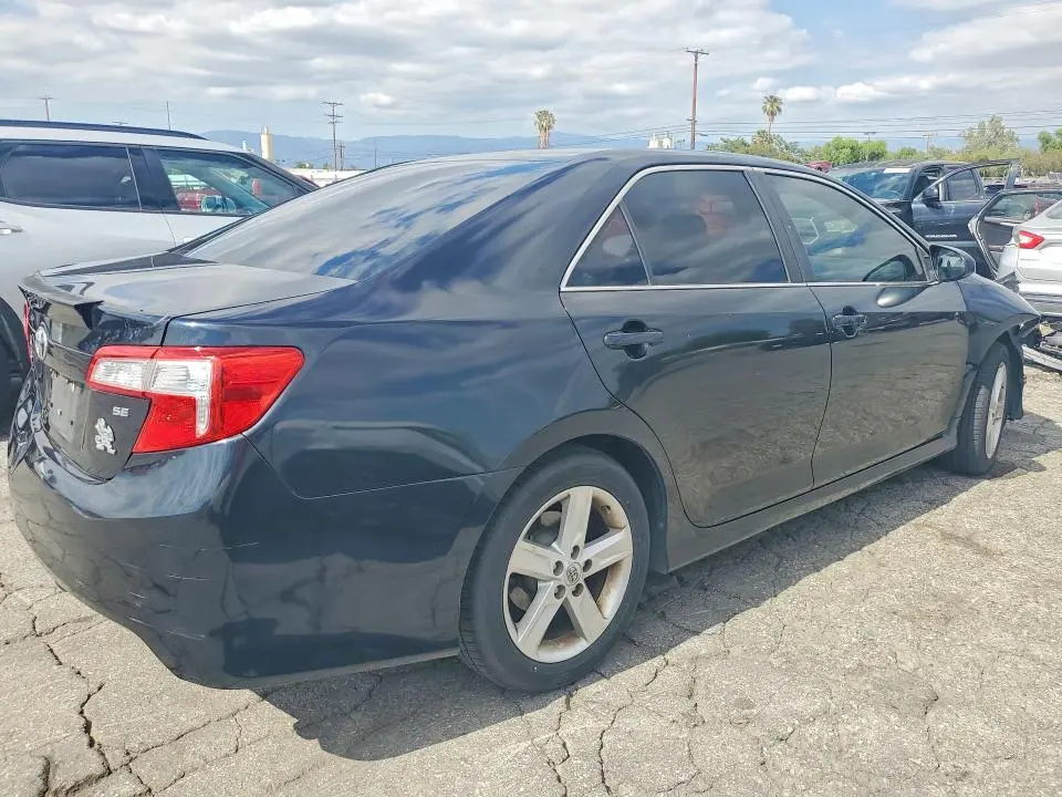 2014 TOYOTA CAMRY SE  