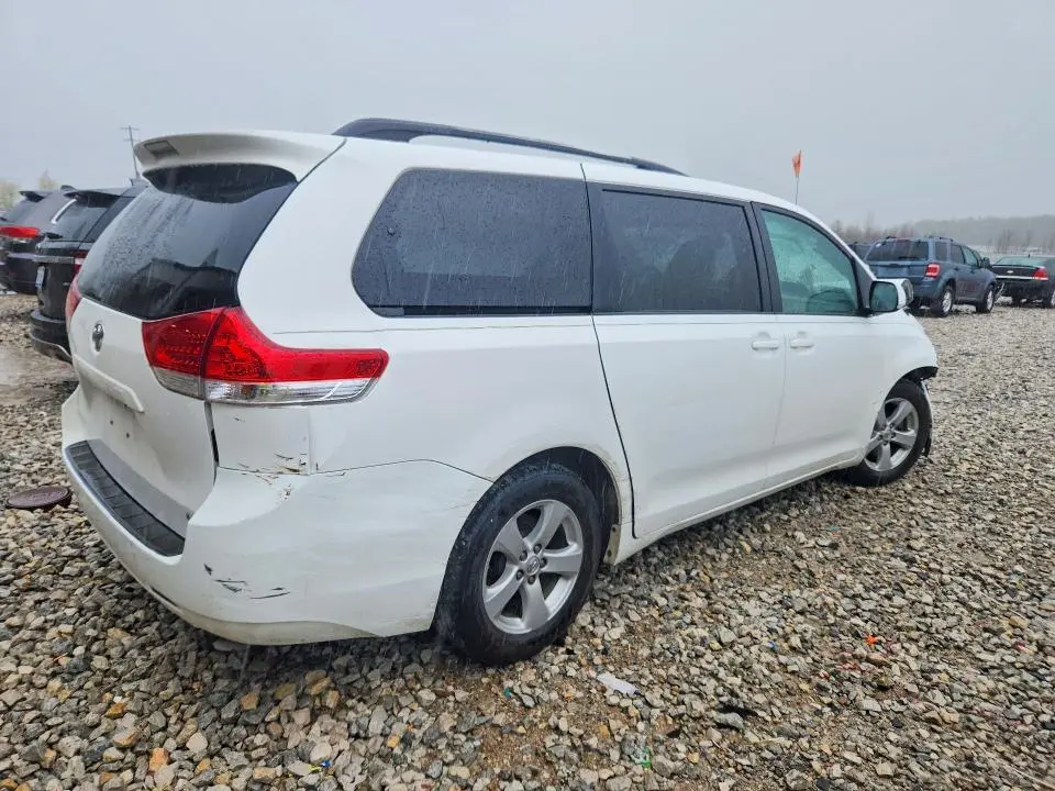 2013 TOYOTA SIENNA LE  