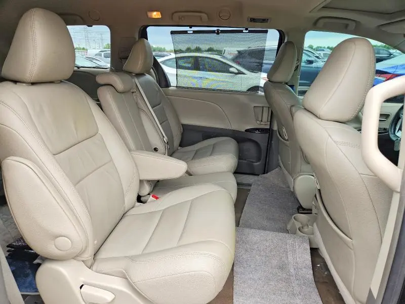 2017 TOYOTA SIENNA XLE 8-PASSENGER  