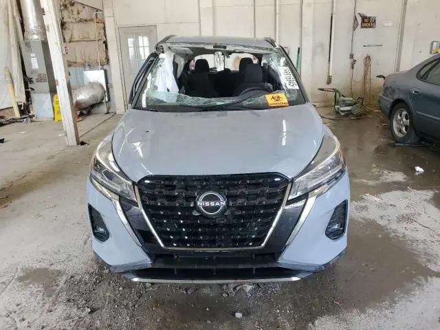 2022 NISSAN KICKS SR  