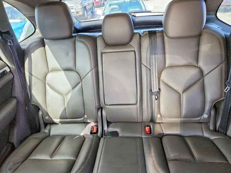 2016 PORSCHE CAYENNE S  