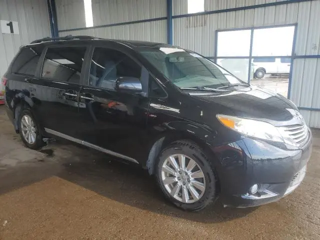 2017 TOYOTA SIENNA XLE  