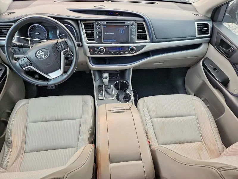 2016 TOYOTA HIGHLANDER LE PLUS  