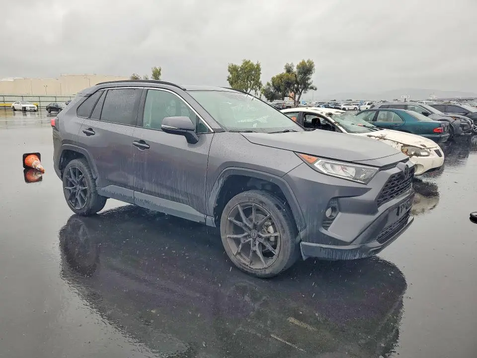 2021 TOYOTA RAV4 XLE  