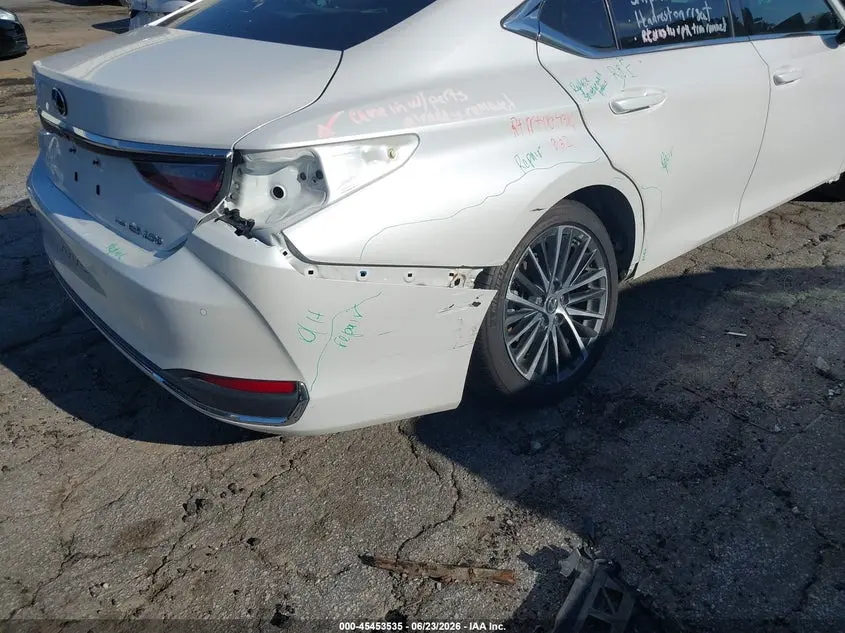 2022 LEXUS ES 250  