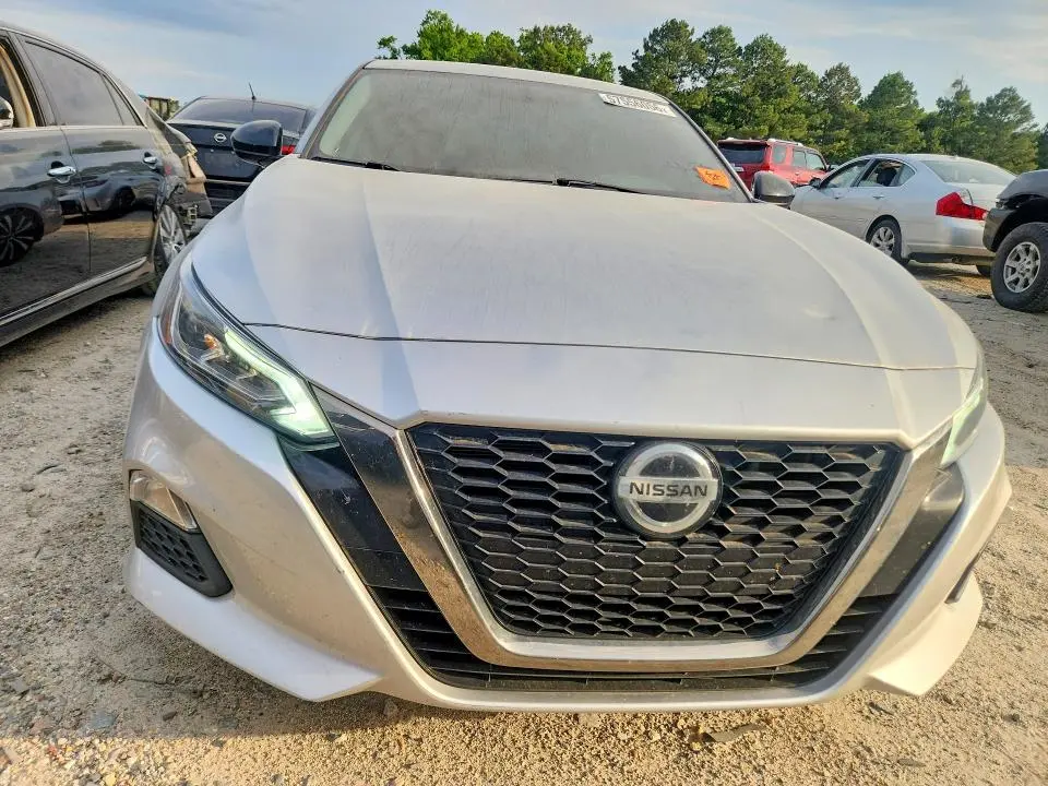 2019 NISSAN ALTIMA SR  