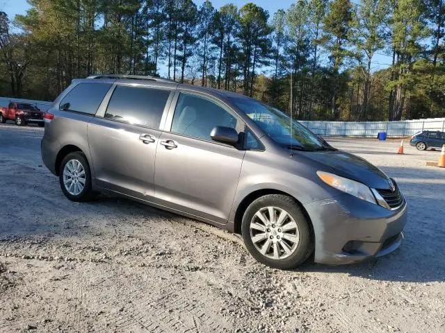 2013 TOYOTA SIENNA LE  