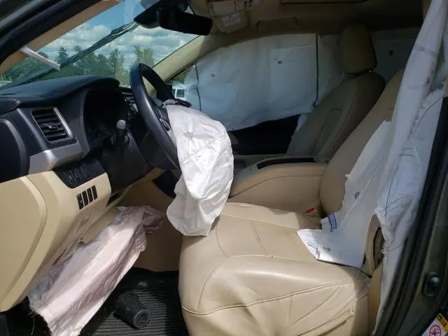 2019 TOYOTA HIGHLANDER SE  