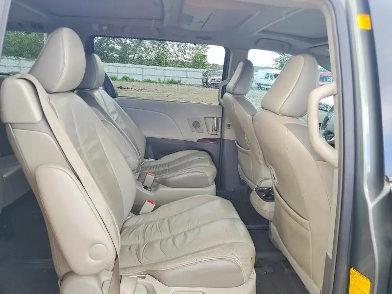 2011 TOYOTA SIENNA LIMITED 7-PASSENGER  