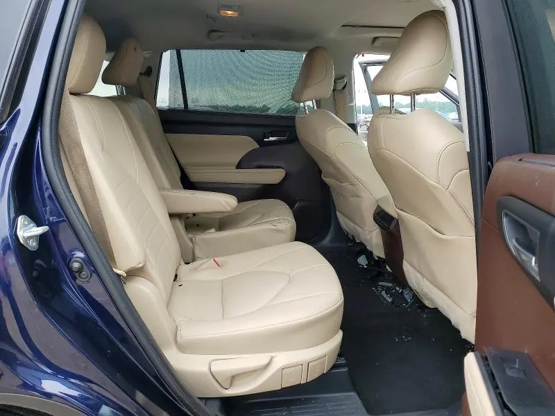 2021 TOYOTA HIGHLANDER XLE  