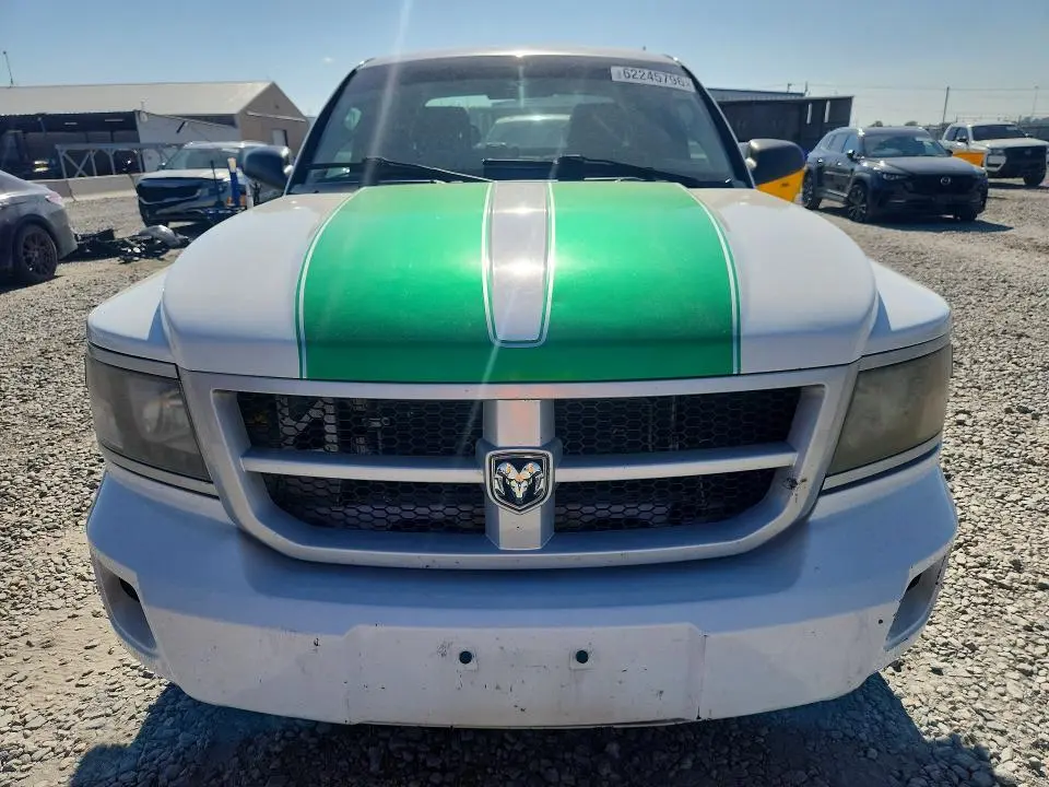 2010 DODGE DAKOTA SXT  